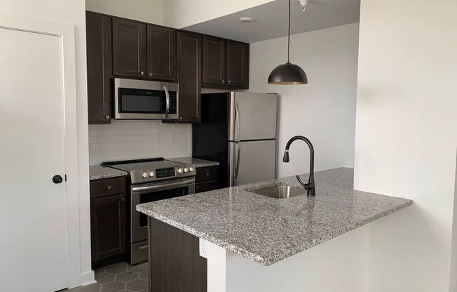 1 bed, 1 bath, 581 sqft, $800, Unit 107