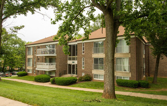 Somerset Apartments Exterior