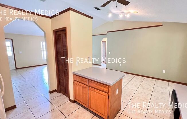 3 beds, 2 baths, 1,360 sqft, $1,900