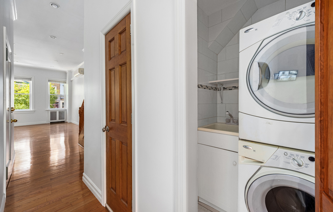 219 W 79 ST