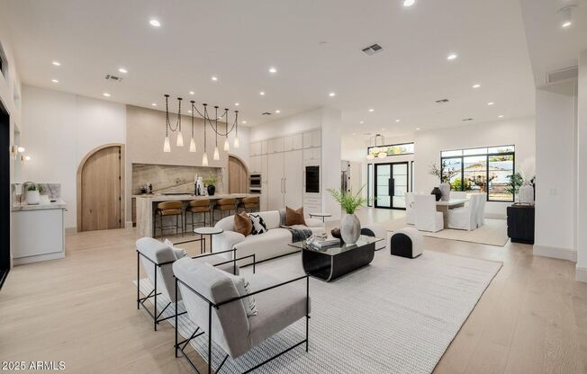 3301 E. Elm St Phoenix, AZ 85018