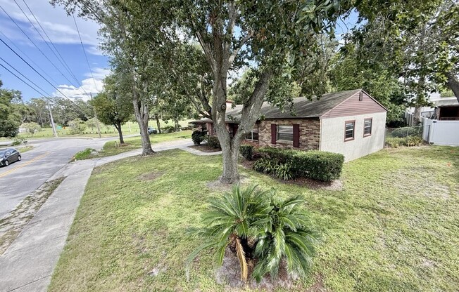 1502 W COUNTRY CLUB DR