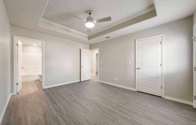 3 beds, 2 baths, 1,304 sqft, $1,829, Unit 568