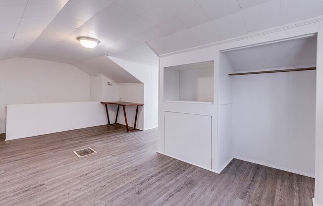 Available NOW- Charming 3 Bedroom Townhouse in the Heart of Mt. Oliver!