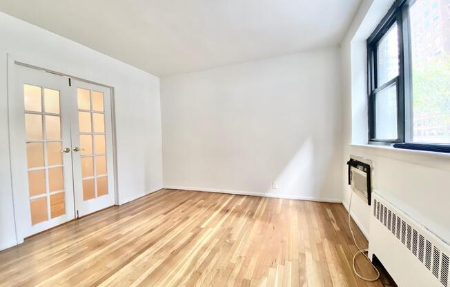 345 E 72 ST