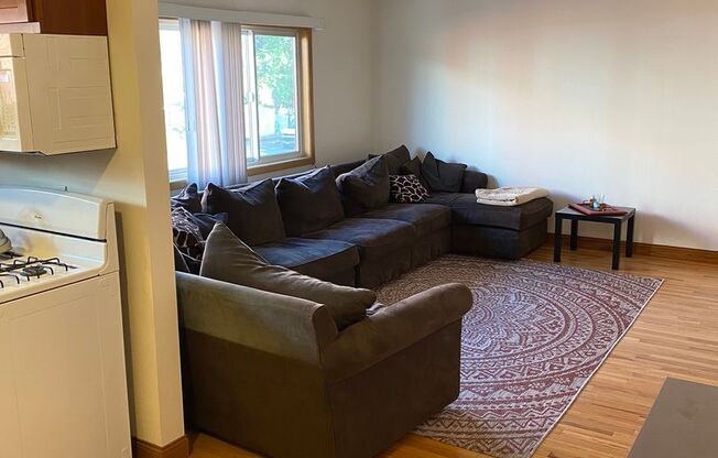 2 beds, 1 bath, $1,400, Unit 202