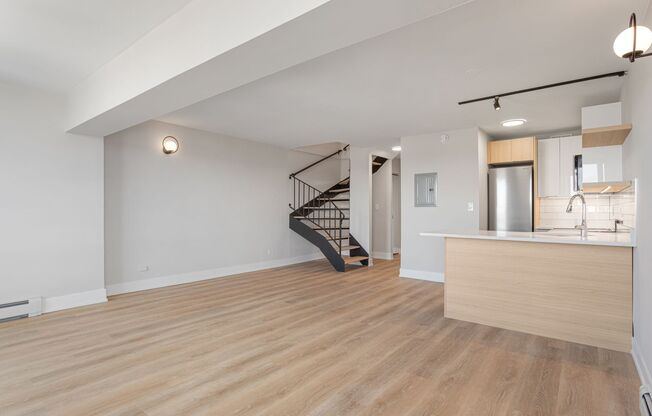 1 bed, 1.5 baths, 662 sqft, $2,450, Unit 6L