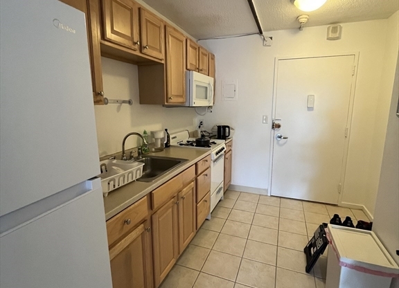 Studio, 1 bath, 500 sqft, $2,500, Unit 606