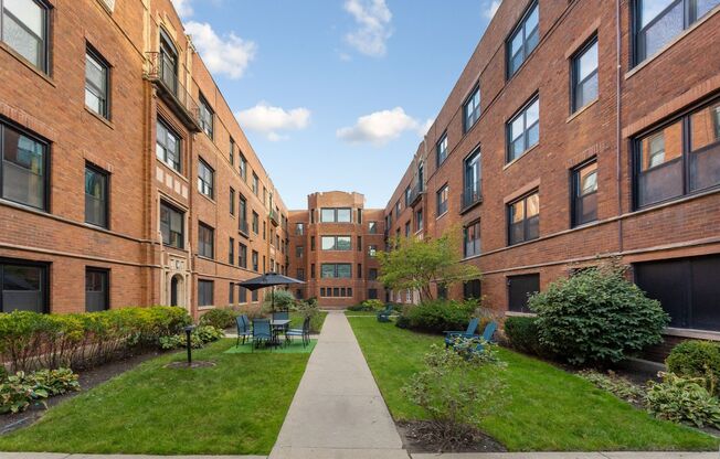 3 beds, 1 bath, 670 sqft, $2,200, Unit 1554-2Q