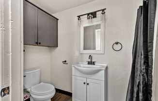 2 beds, 1 bath, 800 sqft, $949, Unit 111 W Lincoln Ave #21