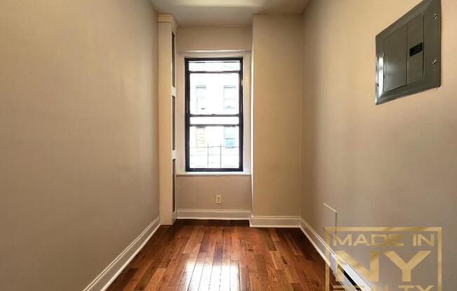 1 bed, 1 bath, $3,000, Unit 2D