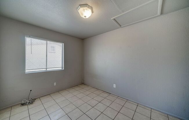 2 beds, 1 bath, $1,300