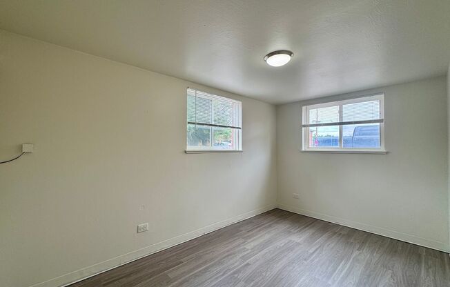 2 Bedroom 1 Bath In Lakewood! Available Now!!