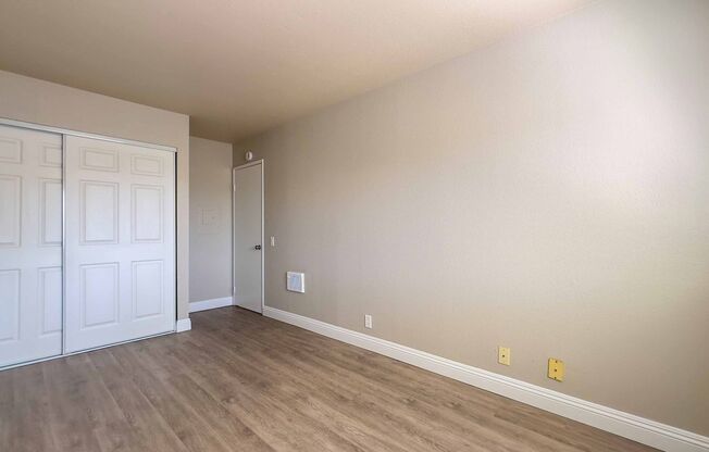 2 beds, 1 bath, $1,975, Unit 4968-08