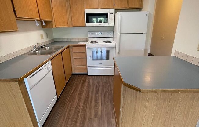 2 beds, 1.5 baths, 900 sqft, $1,650, Unit C106