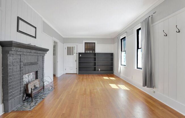 Charming bungalow downtown