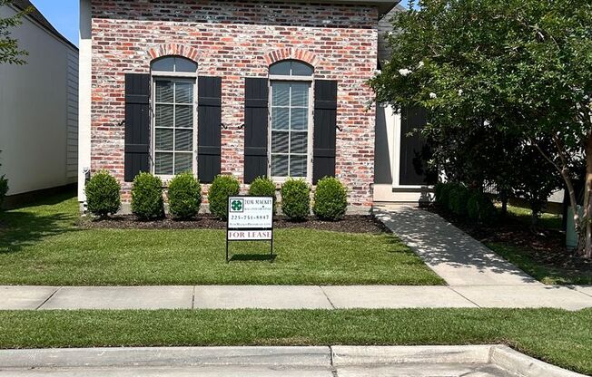 3 br house by U club! Dbl garage, upgrades, pool and tennis included!