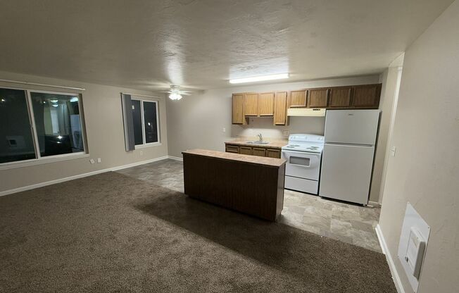 1 bed, 1 bath, 640 sqft, $1,095, Unit 42