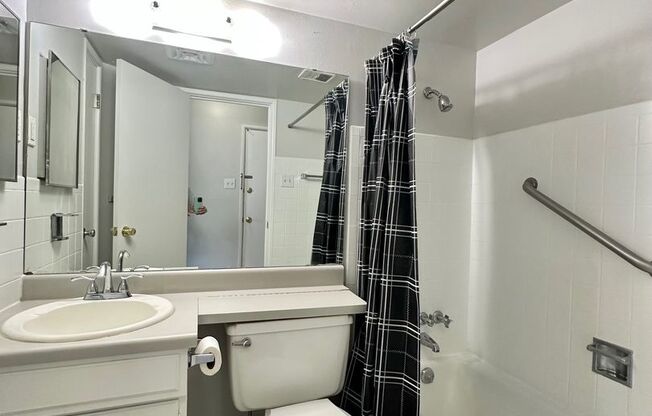1 bed, 1 bath, 800 sqft, $895, Unit 4133-1H