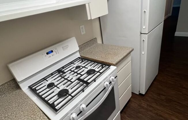 2 beds, 1 bath, 824 sqft, $1,625, Unit 42