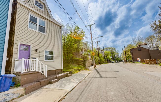 Available NOW - Traditional-style 3 Bedroom Home in Allentown!