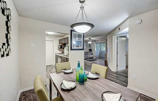 Dining Area at St. Johns Forest Apartments, Florida, 32277