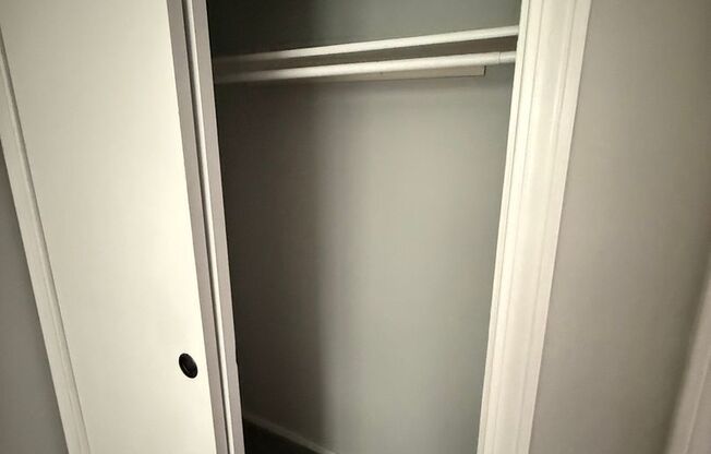 2 beds, 1.5 baths, 928 sqft, $1,085, Unit Unit 402