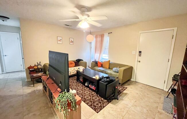 2 beds, 1 bath, $1,500