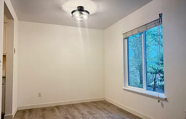 Updated Bellevue Condo with Rare 2 Reserved Parking Spaces – Ground Floor Convenience & Style!