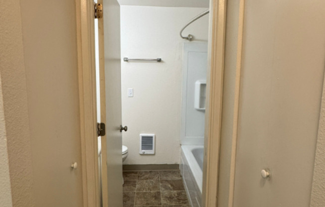 2 beds, 1 bath, 1,000 sqft, $1,295, Unit 11