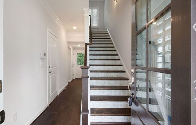 Stunning & Spacious Downtown Kennesaw Townhome 3 Bed 3.5 Bath w/2 Car Garage!