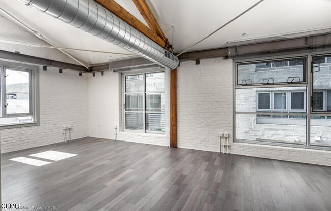 1 bed, 1 bath, 830 sqft, $2,950, Unit 220