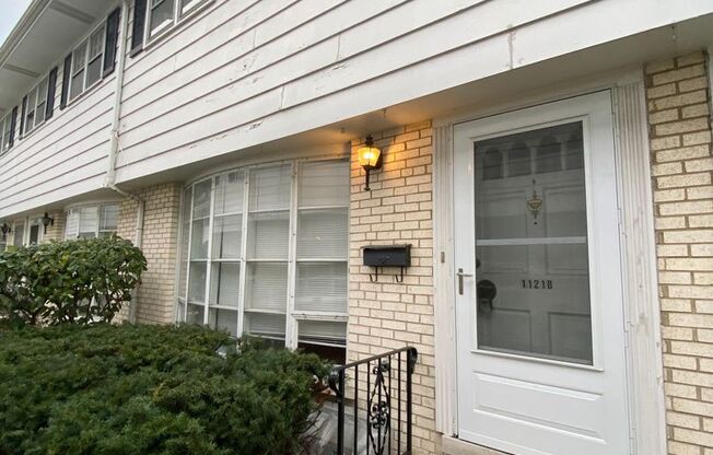 3 Bedroom 1.5 Bath Townhome - Prime Oak Park Location - Full Basement - Available Now!!