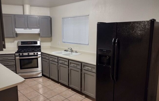 4 Bedroom 2 Bathroom  Tropicana & Mountain Vista