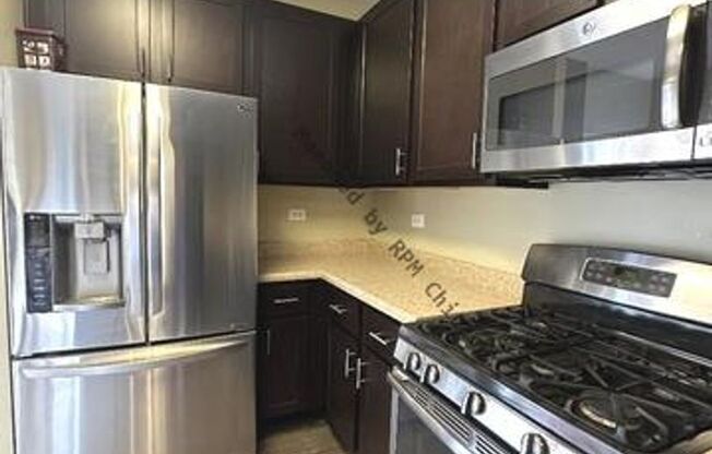 649 Cary Woods Cir Cary, IL 60013