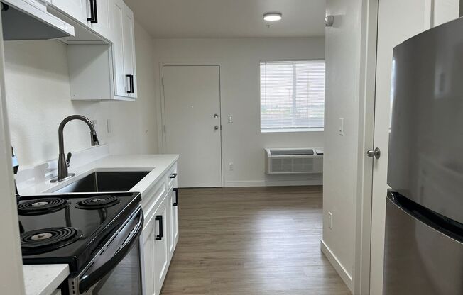 1 bed, 1 bath, 304 sqft, $965, Unit Unit 204