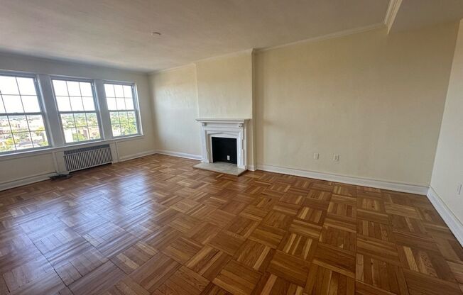 1 bed, 1 bath, 768 sqft, $1,400, Unit Royal York 807