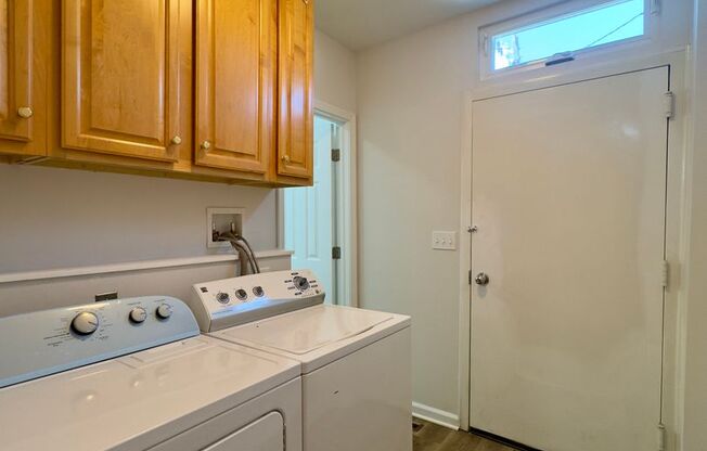 Charming 2BD/3BA Townhome with Bonus Room in Baltimore Highlands, MD!