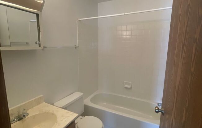 2 beds, 1 bath, 750 sqft, $790, Unit 1200-15