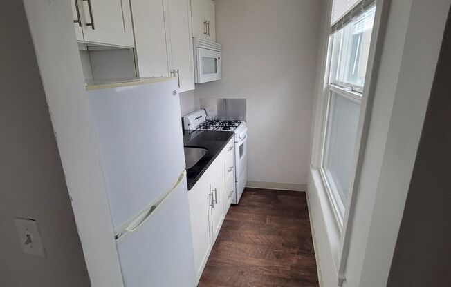 1 bed, 1 bath, 566 sqft, $1,550, Unit B06