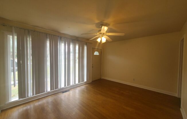 3 beds, 1 bath, $1,250