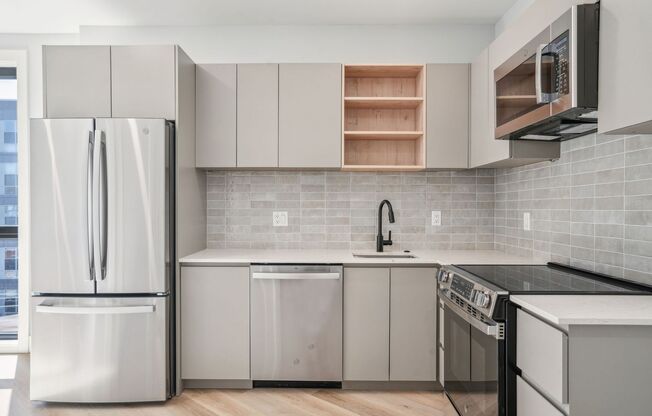2 beds, 1 bath, $2,750, Unit 306