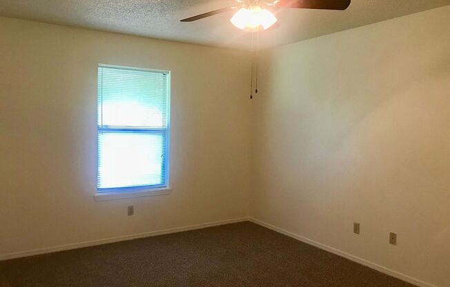 2 beds, 1 bath, $1,095