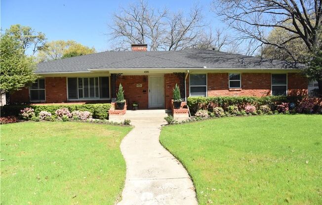 Well maintained ranch style home for rent!