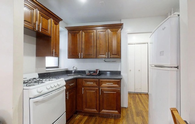 2 beds, 1 bath, $4,200, Unit 15