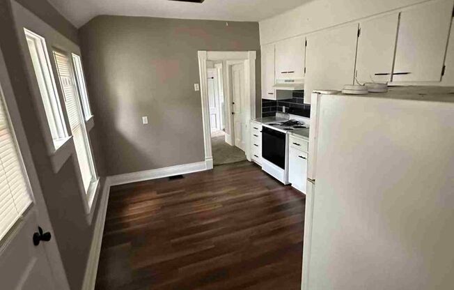 2 beds, 1 bath, 1,000 sqft, $1,299, Unit 829