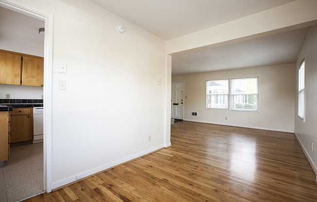 2 beds, 1 bath, $1,950, Unit 003