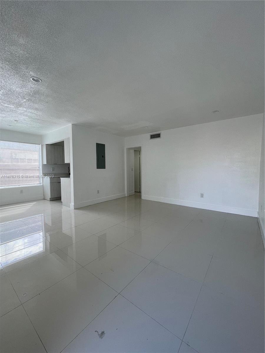552 NE 61 ST