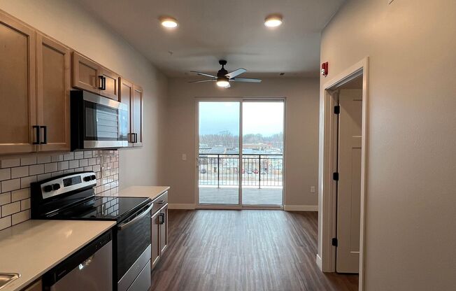 Studio, 1 bath, 460 sqft, $1,375, Unit WR 305-232