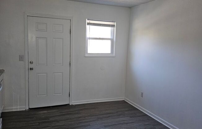 2 beds, 1 bath, $1,050, Unit 702